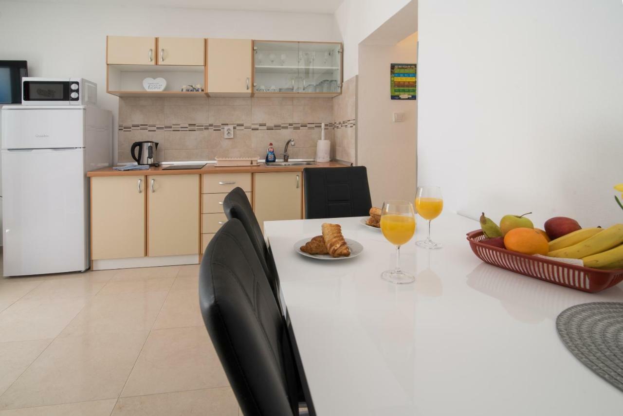 Apartments Braut Krk Veglia Exterior foto