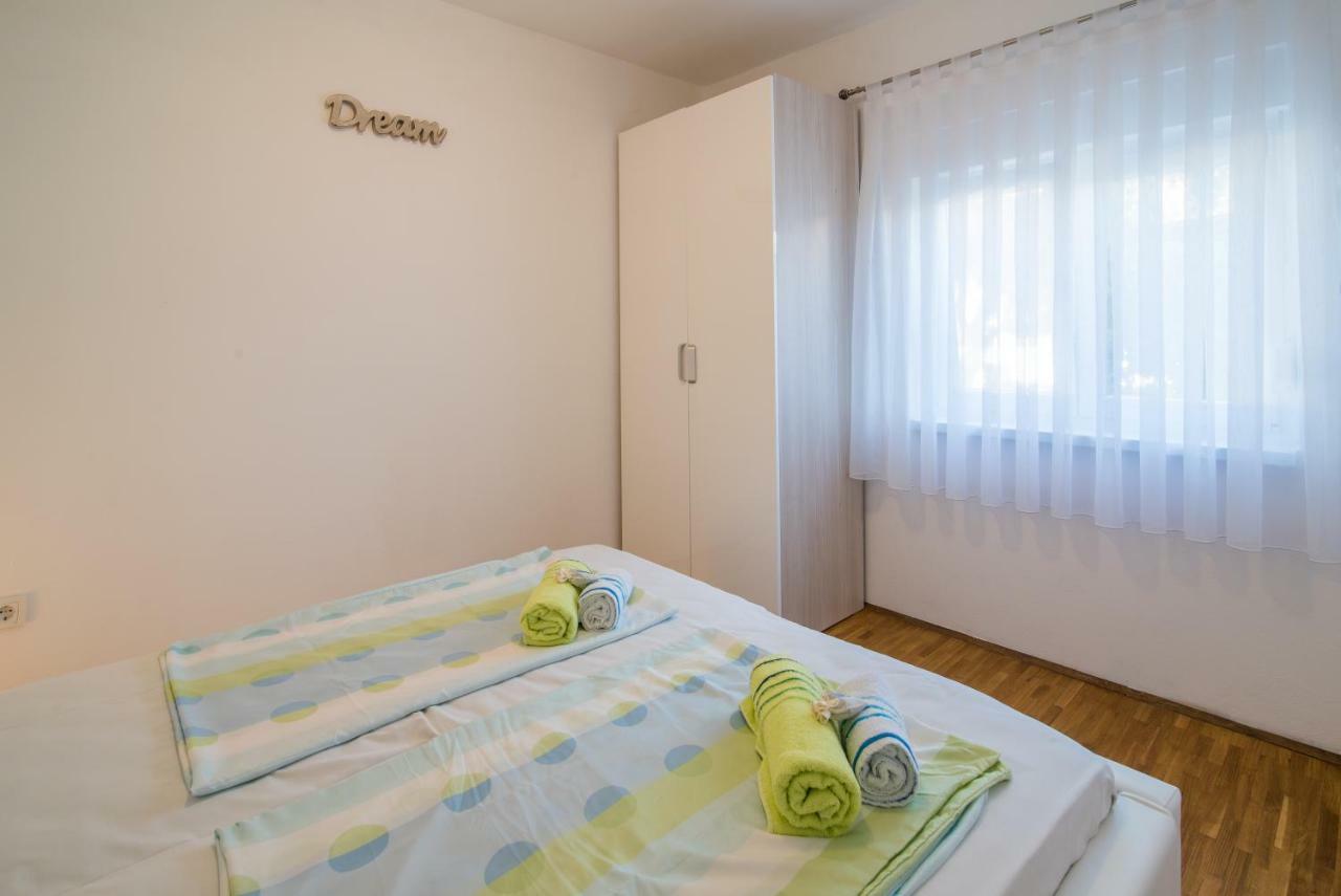 Apartments Braut Krk Veglia Exterior foto